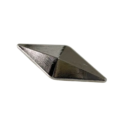Nasture Metal Piramidal Argintiu